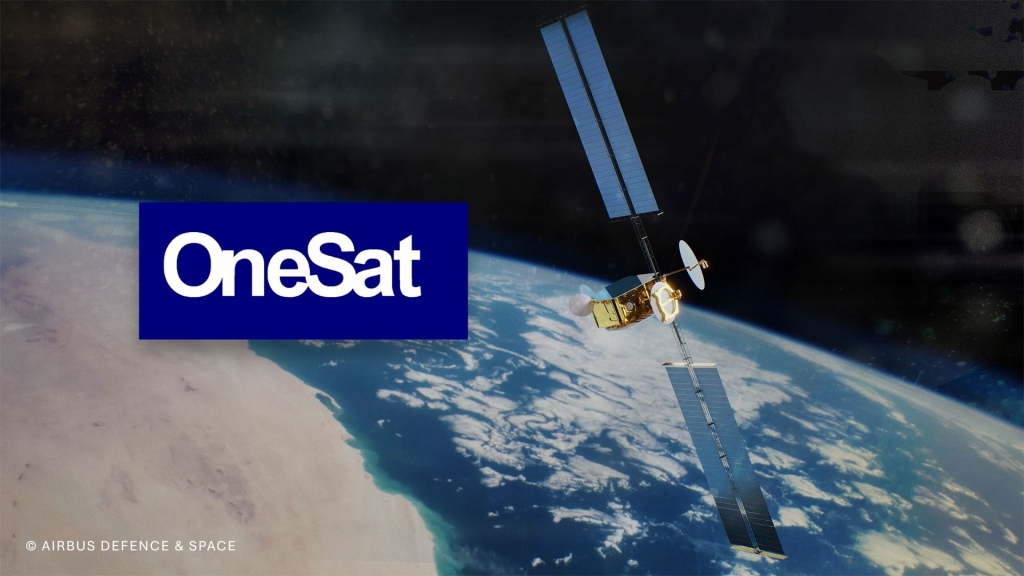 M&eacute;canismes de d&eacute;ploiement et de pointage Comat, dont l'e-DPR et le DEM, &eacute;quipant les satellites de t&eacute;l&eacute;communications OneSat d'Airbus